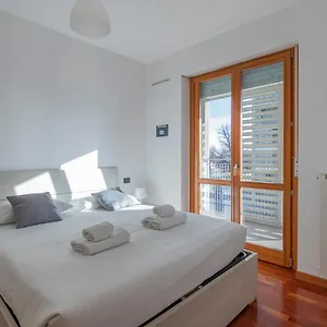 https://i-host-apartment-pampuri-7.italymilanhotels.net